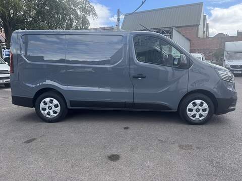 Renault Trafic 2.0 dCi Blue SL30 Advance Panel Van 5dr Diesel Manual L1 H1 Euro 6 (s/s) (130 ps) - U75228