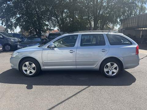 Skoda Octavia 1.6 TDI Elegance Estate 5dr Diesel Manual Euro 5 (105 ps) - U75229