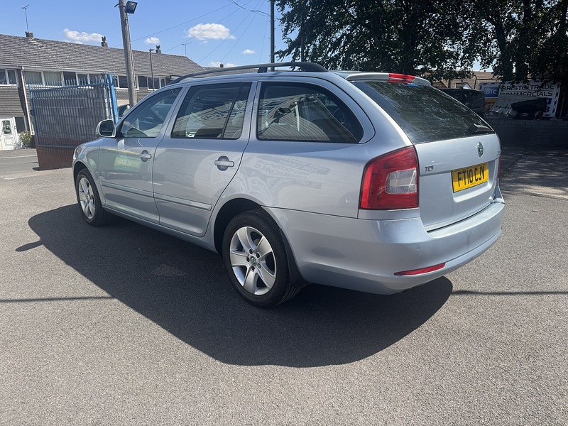 Skoda Octavia 1.6 TDI Elegance Estate 5dr Diesel Manual Euro 5 (105 ps) - U75229