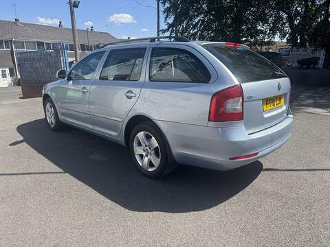 Skoda Octavia 1.6 TDI Elegance Estate 5dr Diesel Manual Euro 5 (105 ps) - U75229