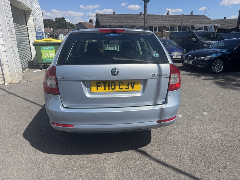 Skoda Octavia 1.6 TDI Elegance Estate 5dr Diesel Manual Euro 5 (105 ps) - U75229