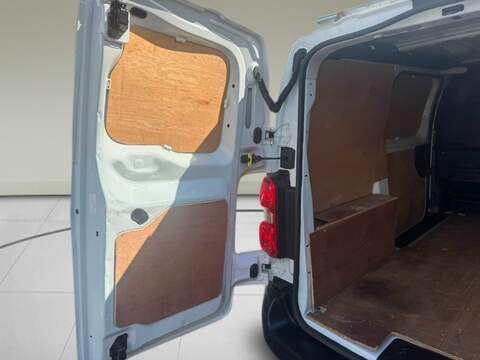 Peugeot Expert 2.0 BlueHDi 1400 Professional Premium Standard Panel Van 6dr Diesel Manual MWB Euro 6 (s/s) (145 ps) - U75231