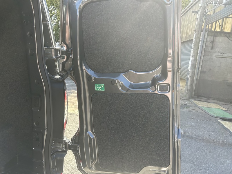 Ford Transit Custom 2.0 320 EcoBlue Limited Crew Van Double Cab 5dr Diesel Auto L2 H1 Euro 6 (s/s) (170 ps) - U75237