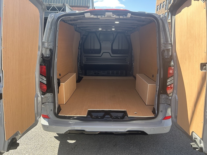 Ford Transit Custom 2.0 320 EcoBlue Limited Panel Van 5dr Diesel Manual L2 H1 Euro 6 (s/s) (136 ps) - U75238