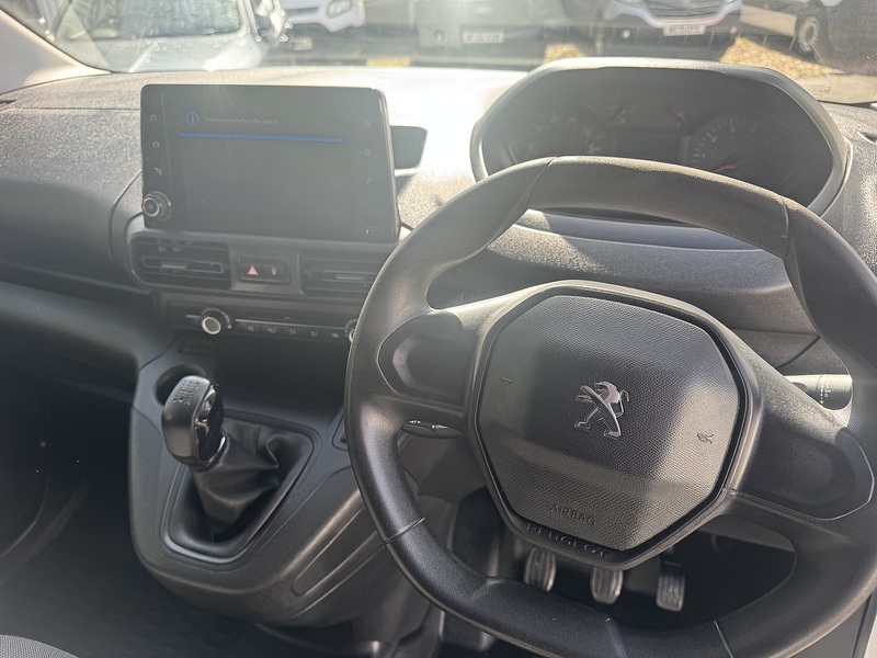 Peugeot Partner 1.5 BlueHDi 1000 Professional Standard Panel Van 5dr Diesel Manual SWB Euro 6 (100 bhp) - U75261