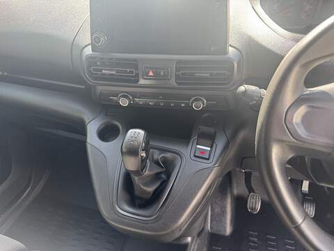 Peugeot Partner 1.5 BlueHDi 1000 Professional Standard Panel Van 5dr Diesel Manual SWB Euro 6 (100 bhp) - U75261