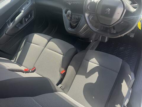Peugeot Partner 1.5 BlueHDi 1000 Professional Standard Panel Van 5dr Diesel Manual SWB Euro 6 (100 bhp) - U75261