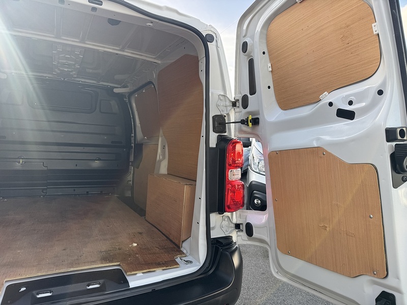 Peugeot Expert 1.5 BlueHDi 1000 Professional Premium Standard Panel Van 6dr Diesel Manual MWB Euro 6 (s/s) (100 - U75273