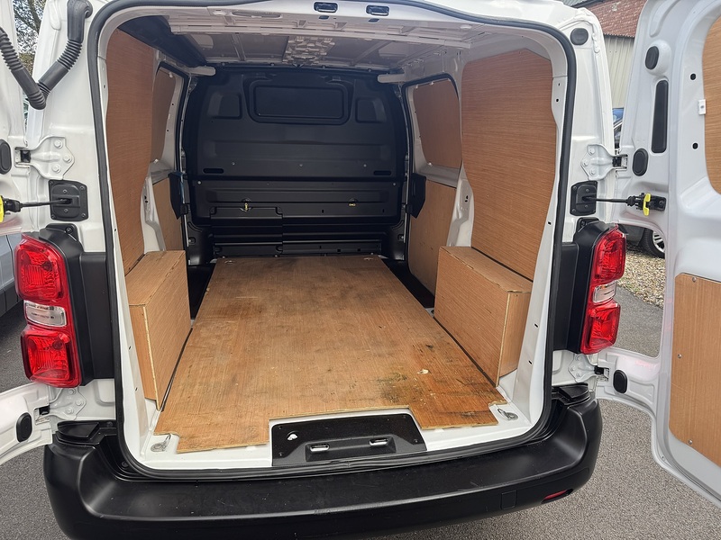 Peugeot Expert 1.5 BlueHDi 1000 Professional Premium Standard Panel Van 6dr Diesel Manual MWB Euro 6 (s/s) (100 - U75273