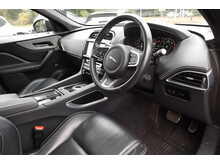 Jaguar F-PACE D180 Chequered Flag