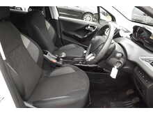 Peugeot 2008 PureTech Signature