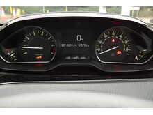 Peugeot 2008 PureTech Signature