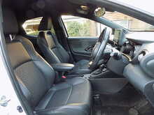 Toyota Yaris VVT-h Dynamic