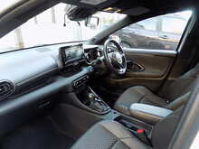 Toyota Yaris VVT-h Dynamic