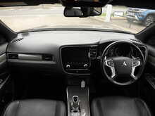 Mitsubishi Outlander PHEV TwinMotor Dynamic
