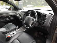 Mitsubishi Outlander PHEV TwinMotor Dynamic