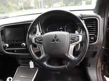 Mitsubishi Outlander PHEV TwinMotor Dynamic