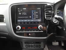 Mitsubishi Outlander PHEV TwinMotor Dynamic