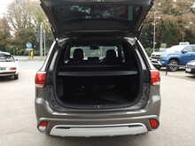 Mitsubishi Outlander PHEV TwinMotor Dynamic