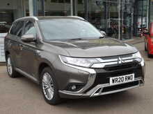 Mitsubishi Outlander PHEV TwinMotor Dynamic