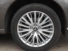 Mitsubishi Outlander PHEV TwinMotor Dynamic
