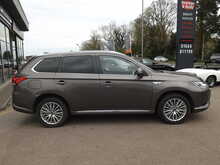 Mitsubishi Outlander PHEV TwinMotor Dynamic