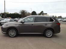Mitsubishi Outlander PHEV TwinMotor Dynamic