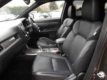 Mitsubishi Outlander PHEV TwinMotor Dynamic