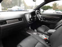 Mitsubishi Outlander PHEV TwinMotor Dynamic