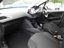 Peugeot 208 PureTech Tech Edition