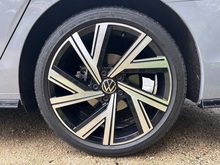 Volkswagen Golf 2024 TDI R-Line - Thumb 8