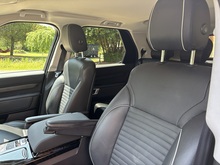 Land Rover Discovery 2018 SD V6 HSE - Thumb 17