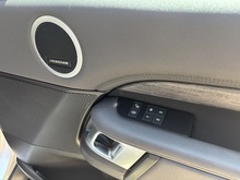 Land Rover Discovery 2018 SD V6 HSE - Thumb 21