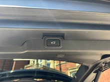 Land Rover Discovery 2018 SD V6 HSE - Thumb 15