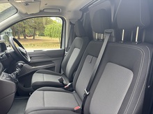 Volkswagen Transporter 2025 TDI T30 Commerce Plus - Thumb 14
