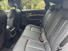 Audi Q8 e-tron 2023 Black Edition - Thumb 12