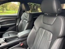 Audi Q8 e-tron 2023 Black Edition - Thumb 14