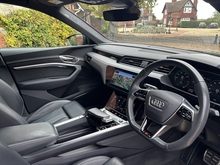Audi Q8 e-tron 2023 Black Edition - Thumb 10