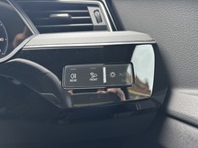 Audi Q8 e-tron 2023 Black Edition - Thumb 24