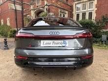 Audi Q8 e-tron 2023 Black Edition - Thumb 5