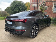 Audi Q8 e-tron 2023 Black Edition - Thumb 3