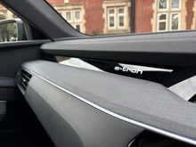 Audi Q8 e-tron 2023 Black Edition - Thumb 38