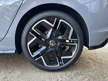 Volkswagen Golf 2025 TSI R-Line - Thumb 6
