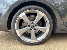 Audi A4 Avant 2019 TFSI Black Edition - Thumb 8