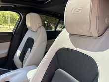 Jaguar XE 2015 V6 S - Thumb 10