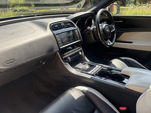 Jaguar XE 2015 V6 S - Thumb 8