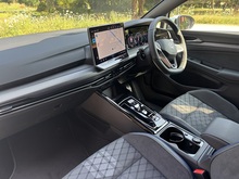 Volkswagen Golf 2026 eTSI MHEV R-Line - Thumb 9