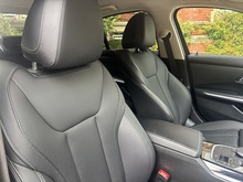 BMW 3 Series 2024 330e Sport - Thumb 19
