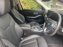 BMW 3 Series 2024 330e Sport - Thumb 9