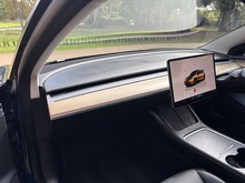 Tesla Model 3 2022 - Thumb 18